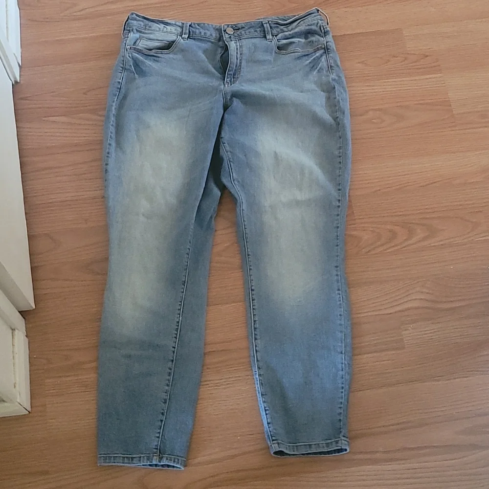 Jeans - Picture 1 of 5